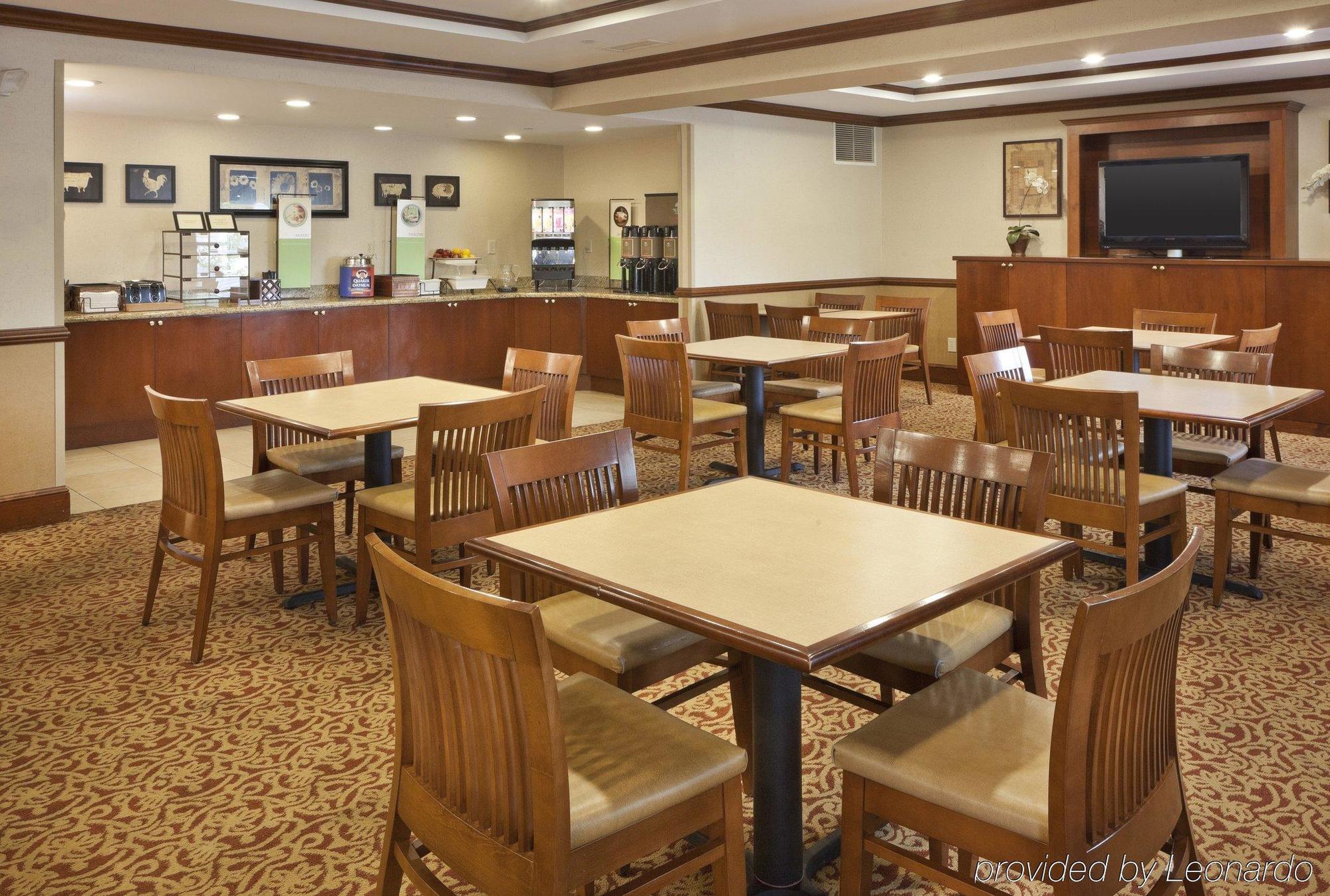 Spark By Hilton Woodbridge Restoran gambar